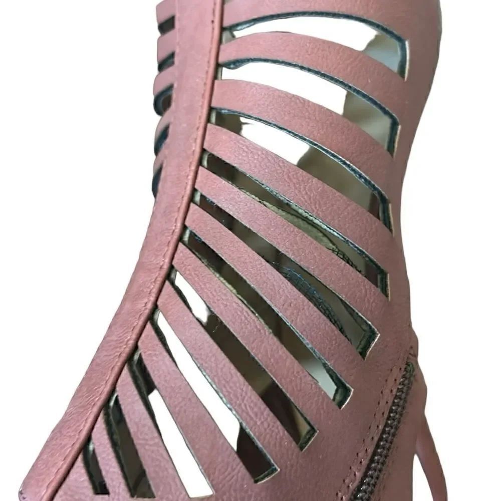 Delicious Women’s Burgundy Heels(Size 5.5) - Picture 6 of 7